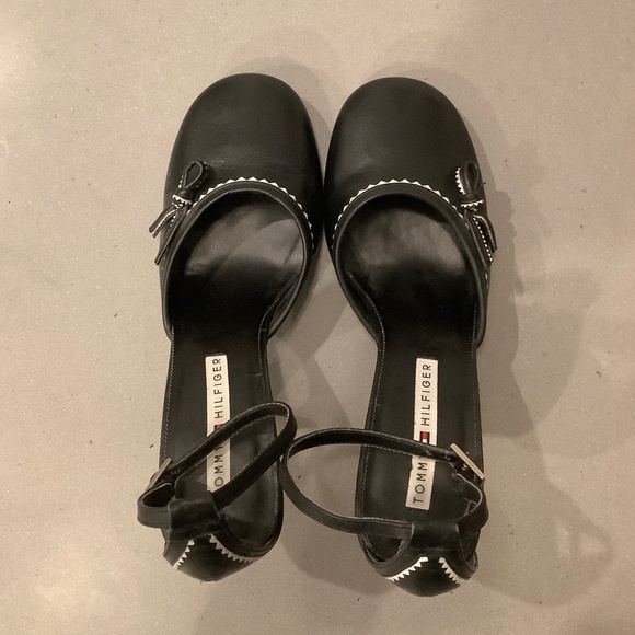 Tommy Hilfiger black leather round toe ankle strap high heel size 8.5M - Picture 6 of 10